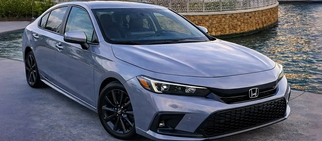 Honda Civic plata, otra unidad de la flota de Pick'N Go Rent A Car